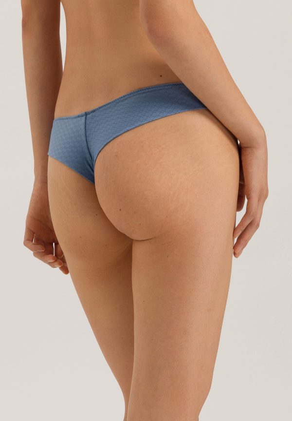 Marilyn Thong - Image 3